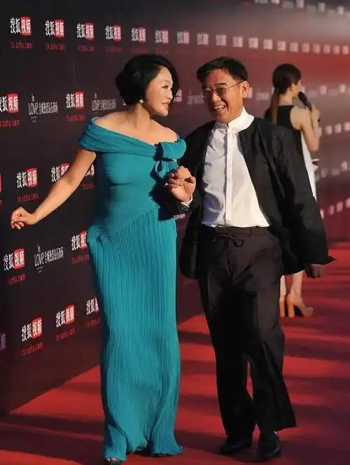 分离了三年,王姬和高峰差点失之交臂,彼此错过对方了.