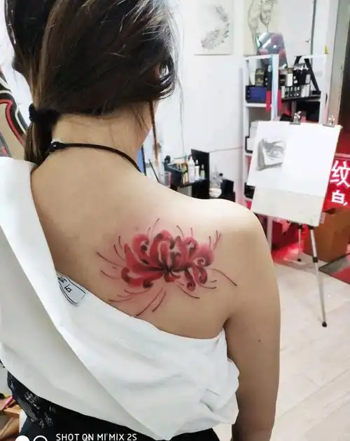 彼岸花纹身图片_肩部纹身图案