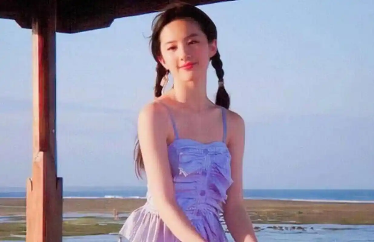 考古刘亦菲早期海边旧照,不愧是神仙姐姐