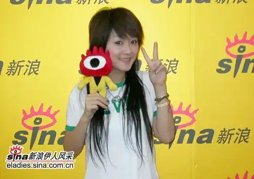 组图超级女声热门选手夏颖作客新浪风采8