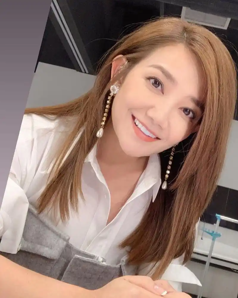 梁静茹10月18日,梁静茹在社交平台晒出一张儿子安德森的近照,照片中