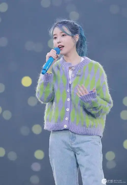 韩国女星李知恩iu毛衣牛仔裤清新舞台照图片李知恩李知恩iu韩国明星女