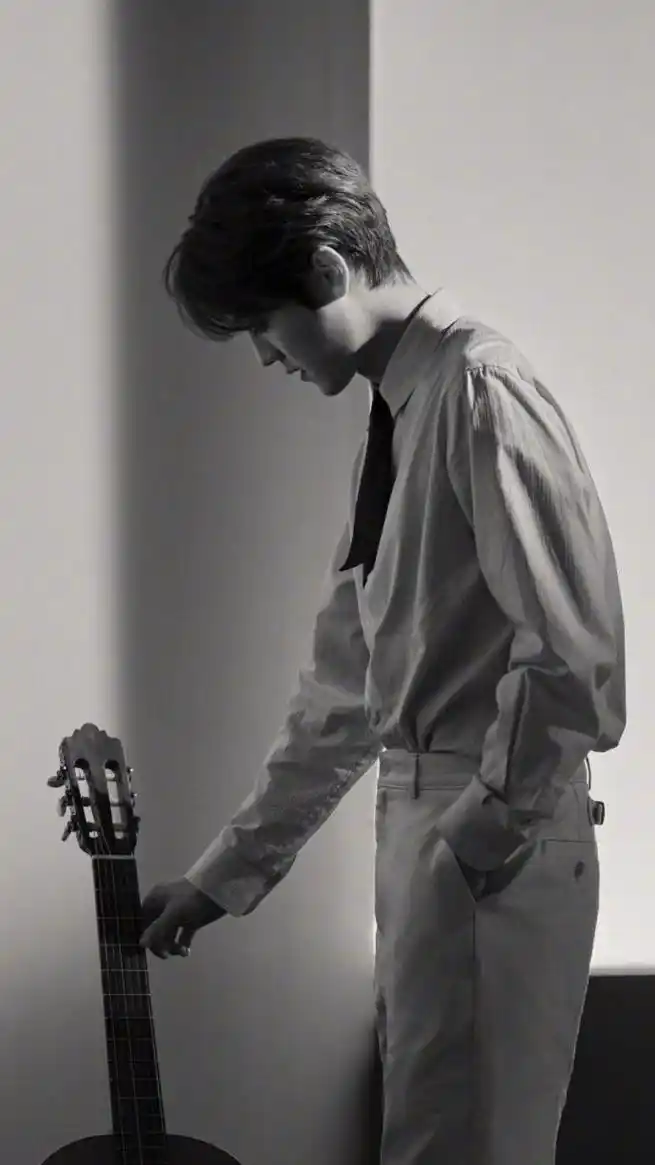 "不老男神?"鹿晗最新写真曝光,网友:32岁的他还是少年!