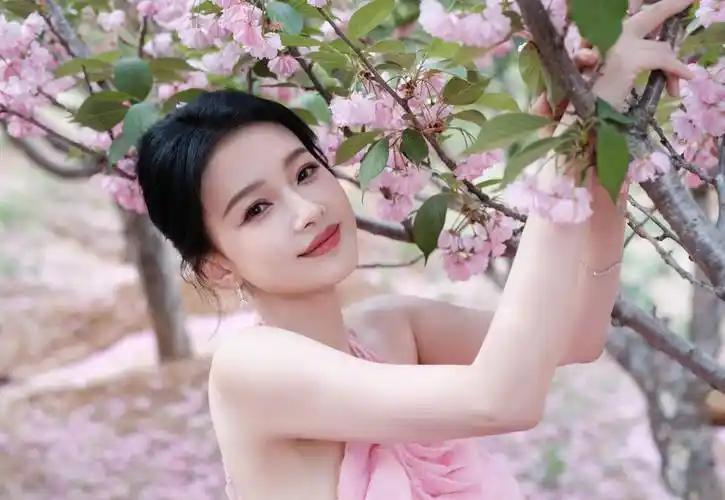 孙怡图集 - 温婉如玉,又穿粉色蕾丝装的美女,男人有几个不心动?