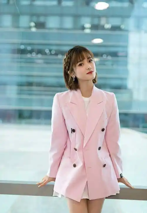 原创沈月出道成名谜团重重演技一般还能上舞台身高更是未解之谜