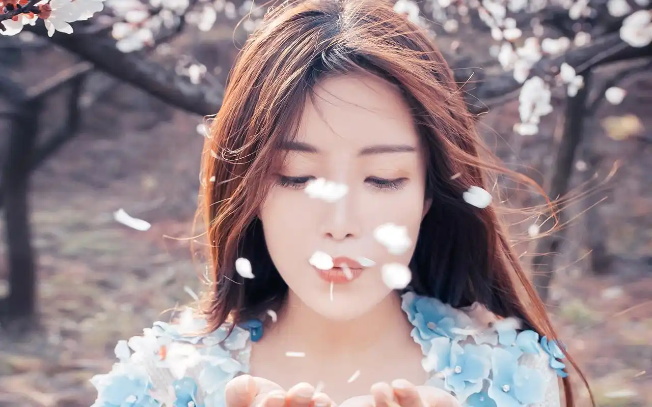 日系清纯可爱美女高清桌面壁纸下载