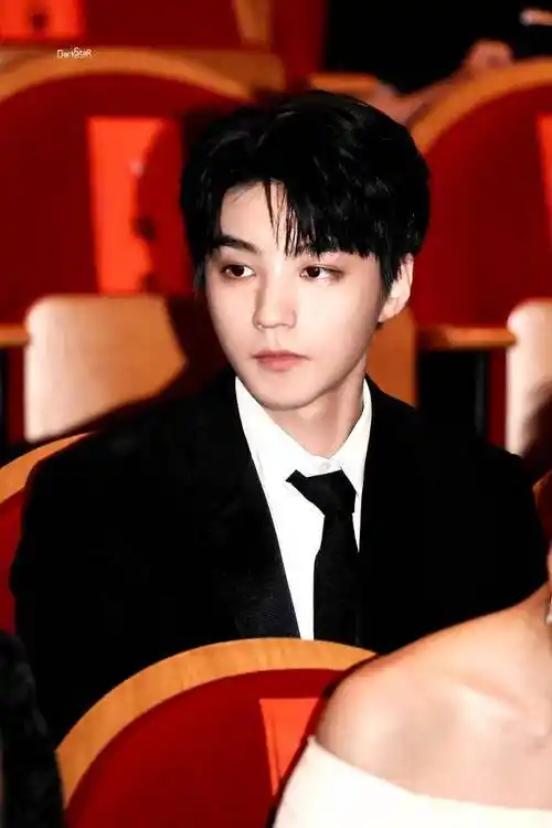 "王俊凯跨界电竞,网友:这波操作,我给满分不怕他骄傲!