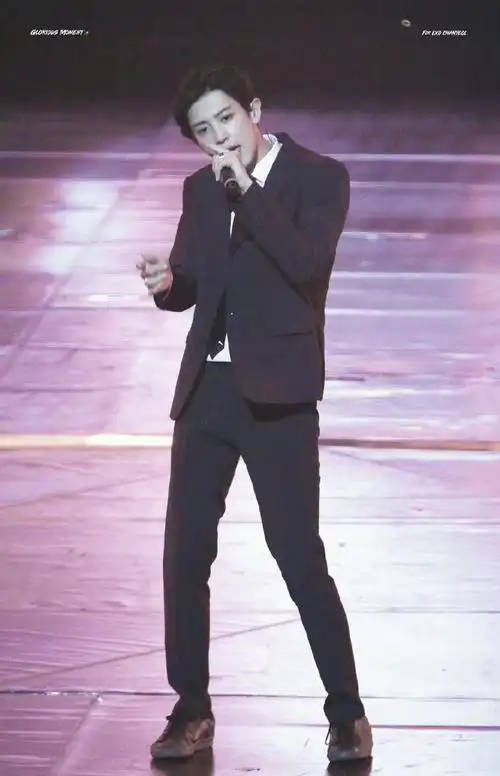 朴灿烈超话90#朴灿烈61次心动记录#西装灿叫醒服务,这谁还睡得着啊