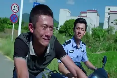 余罪要跑路戏耍警察同学