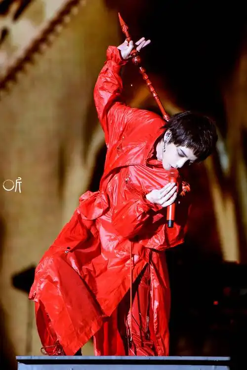 华晨宇2018鸟巢演唱会造型记录楼