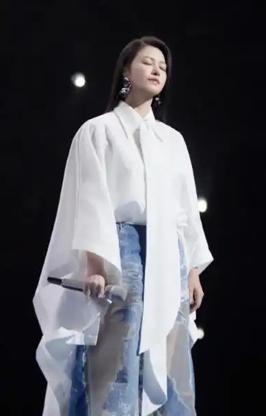 回顾娶了摇滚女神谭维维生下一儿一女陈亦飞的生活幸福吗