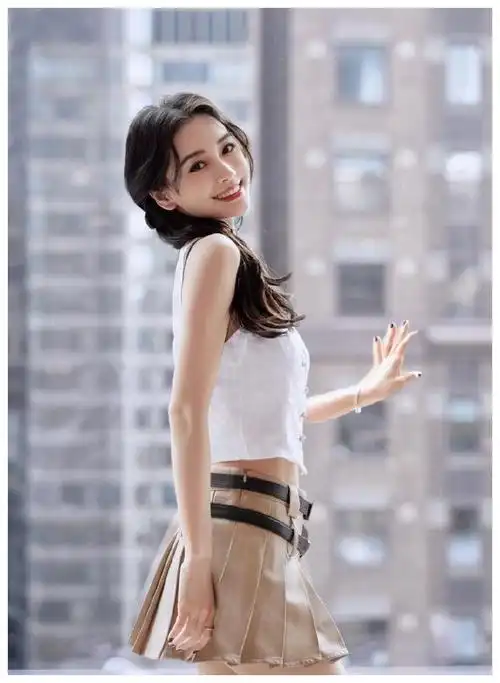 杨颖强势回归发声网友不满吐槽洗白热搜引关注