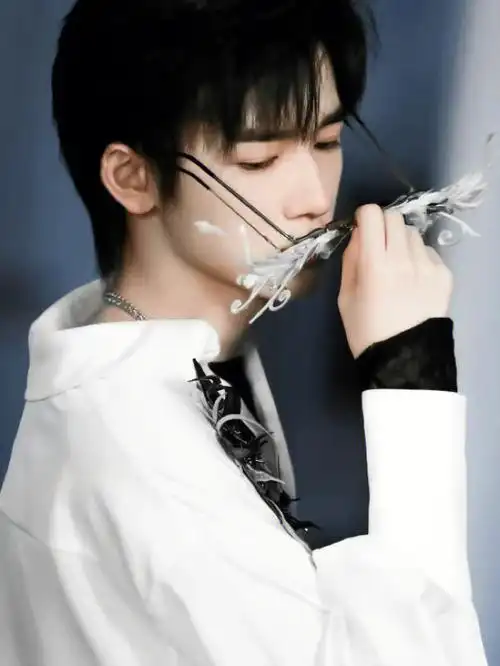 鼻子,下颌线,喉结……99##时代少年团宋亚轩  #宋亚轩  #宋亚轩壁纸