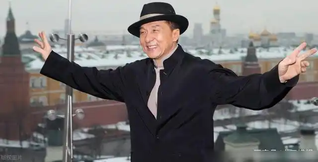 她和郑爽是同班同学,一出道就得到各路大咖力捧,不管是孙红雷,金喜善