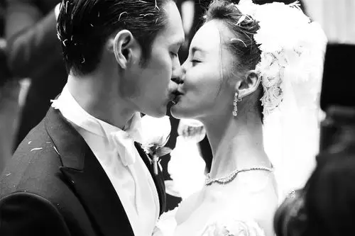 袁弘张歆艺婚礼中西合璧 胡歌领衔伴郎颜值爆表