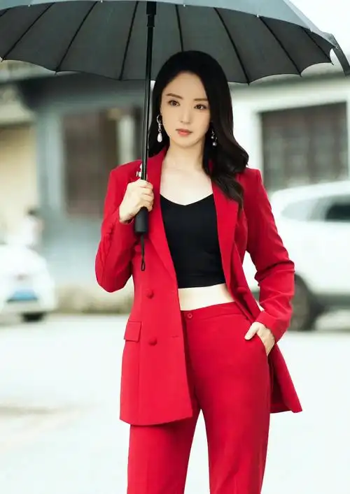 高贵优雅的董璇,气质出众,温柔甜美的写真照!__财经头条