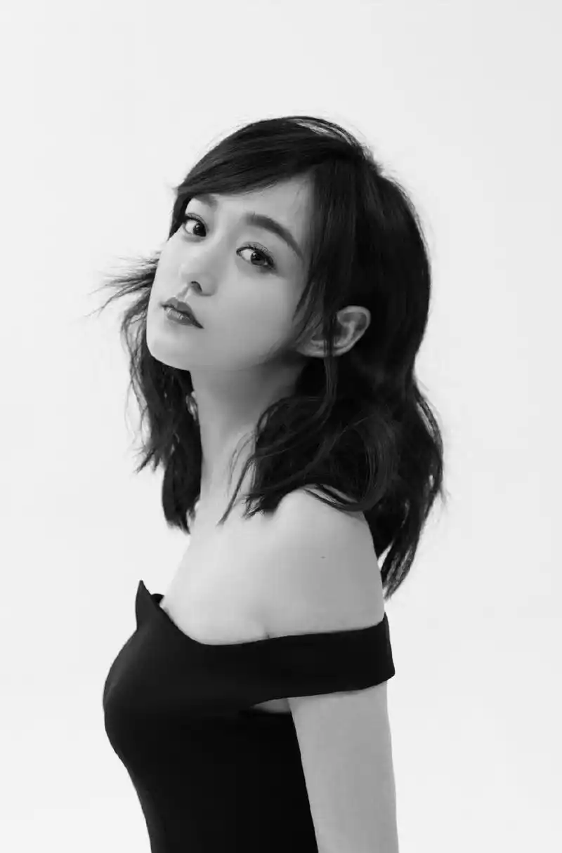 何泓姗黑白性感写真图片