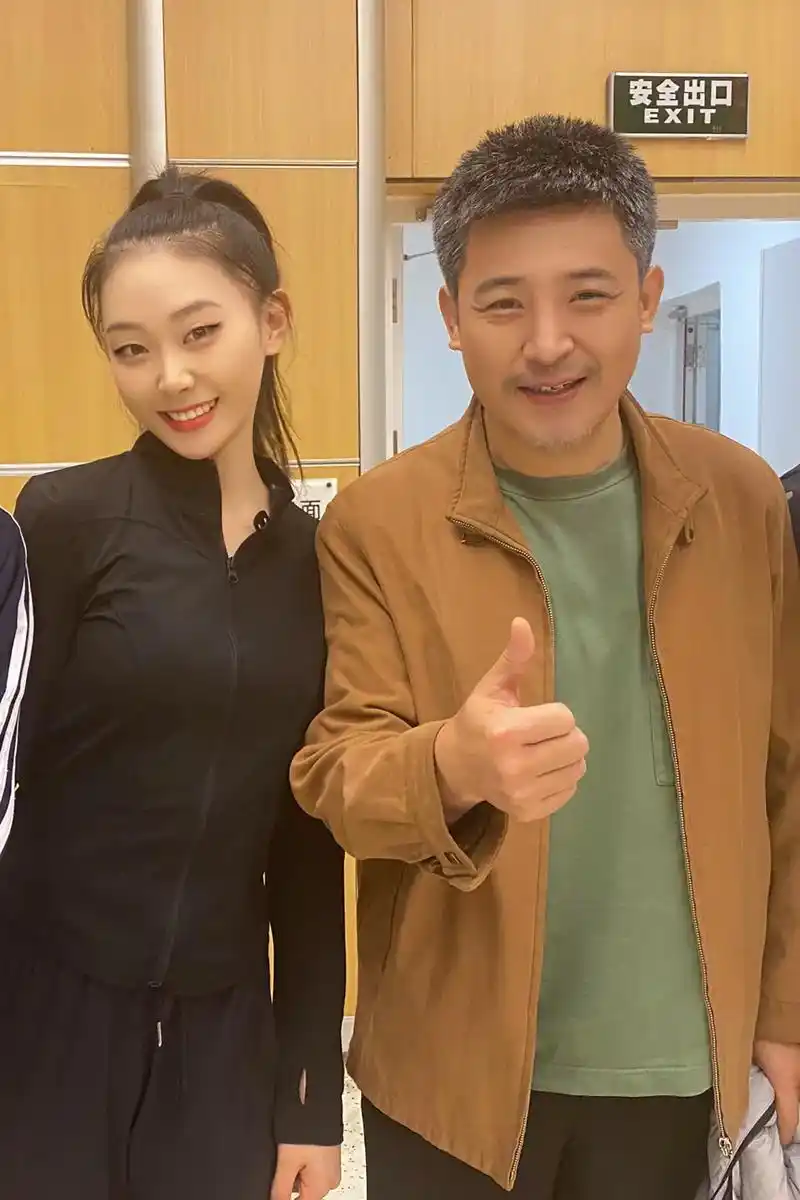 很荣幸和老师们合影! @演员孙涛 @刘涛 #央视虎年春晚 - 抖音