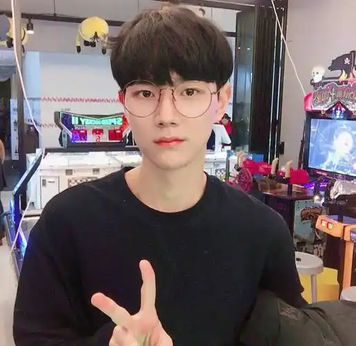 阳光温热 岁月静好 男生头像