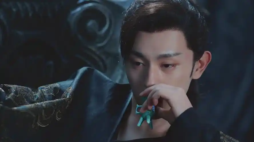 旭凤魔尊大装:魔尊正装,黑色深v,黑色透视装,黑色乌鸦毛斗篷