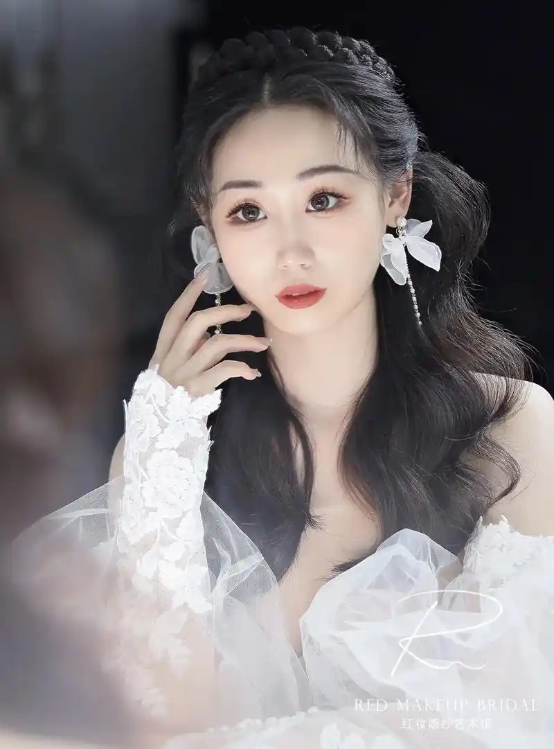 女孩子总要为自己穿一次婚纱吧.9822岁 我要嫁给我自己   - 抖音