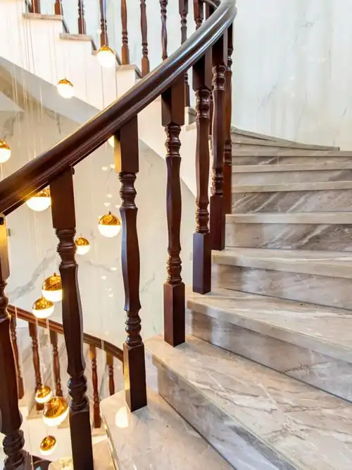 新中式楼梯配高级灰大理石瓷砖才叫高贵典雅