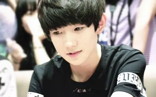 年轻组合tfboys写真图片电脑桌面壁纸下载第一辑