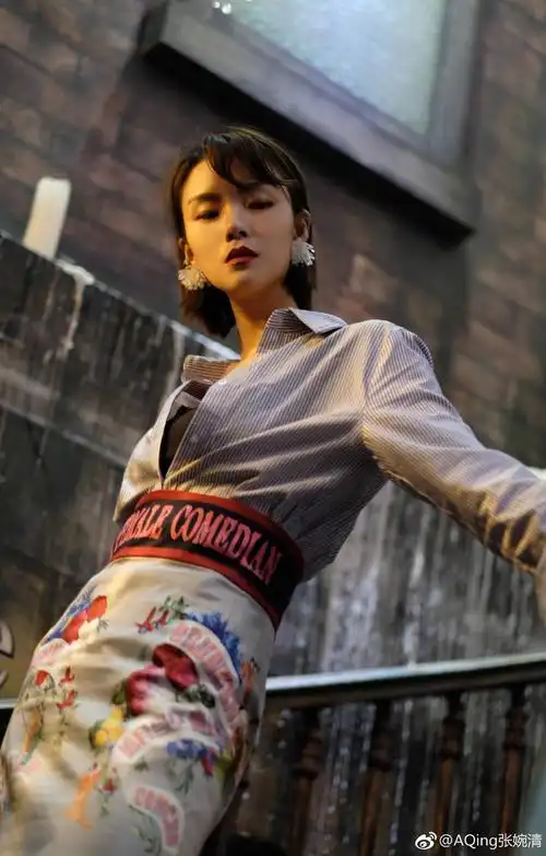 节目播出后,张婉清在微博上的热度高居不下.