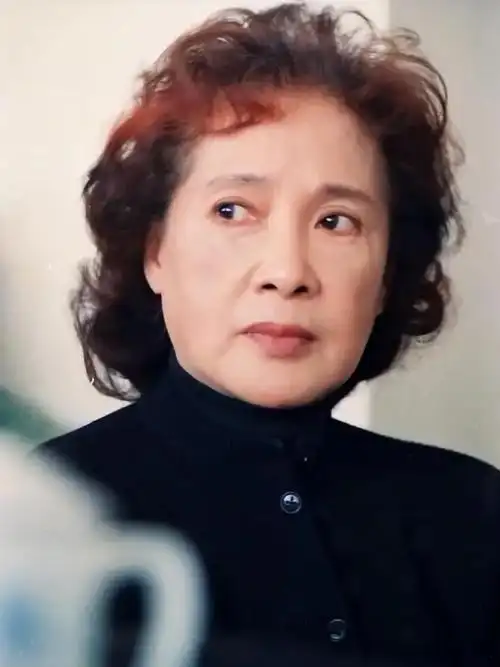 演员秦怡:丈夫儿子接连去世,女儿与她疏离半生,百岁在上海离世