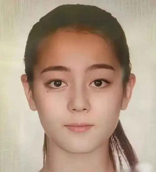 07年的迪丽热巴旧照##迪丽热巴街边旧照