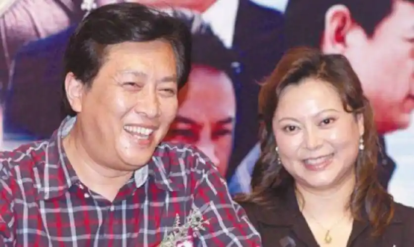 小12岁二婚娇妻疑在场,前妻曾为他身亡_孙涛_宴会_妻子