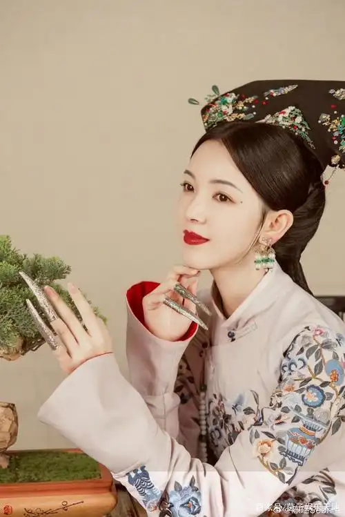 陈瑶古装照迎新年像极了钮祜禄陈瑶