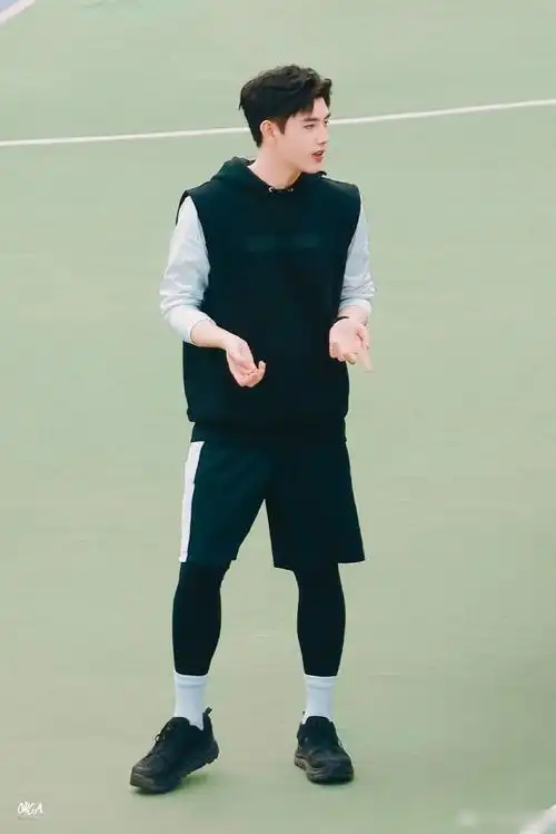 网友偶遇陈飞宇打篮球