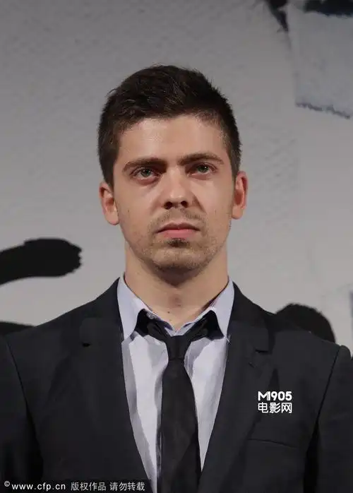 加拿大电影人釜山见面会 亚历克斯亮相男人味足