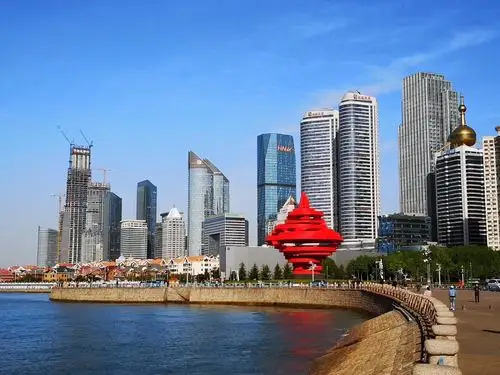 鲜花盛开的五月,美丽的海滨城市青岛,迎来了老同学老朋友的到来,见面