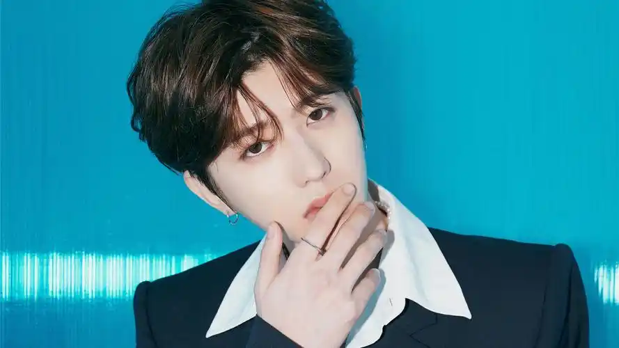 桌面壁纸 明星图片 > 正文   本文 2020蔡徐坤个性壁纸_超帅气的