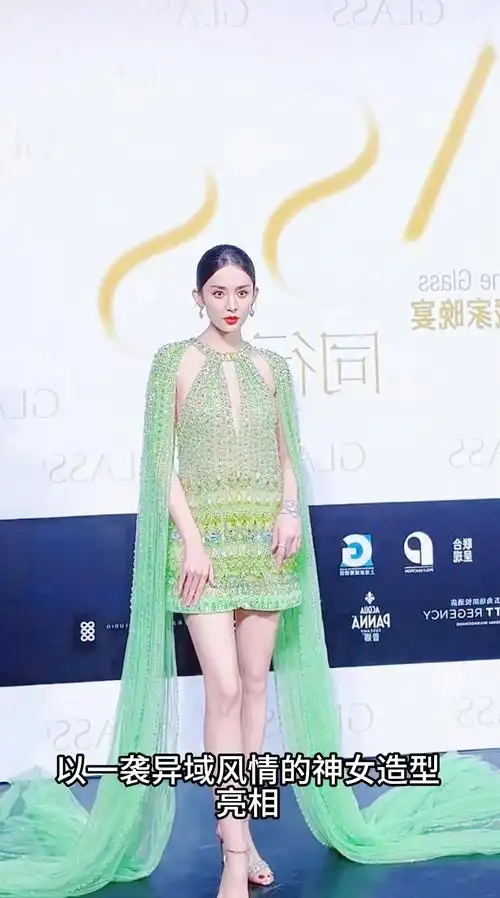 古力娜扎异域女王造型惊艳亮相透视长裙释放神秘魅力