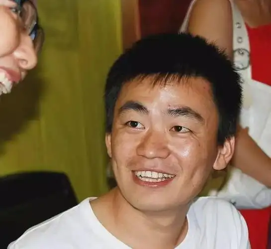 刘德华19年前给王宝强下跪回敬19年后王宝强并没有让他失望