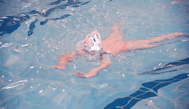 随着暑假的来临,气温日趋炎热,河边,游泳池等场