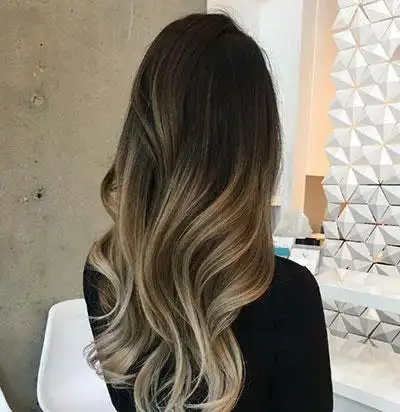 女生温柔的渐变色长发染发图片