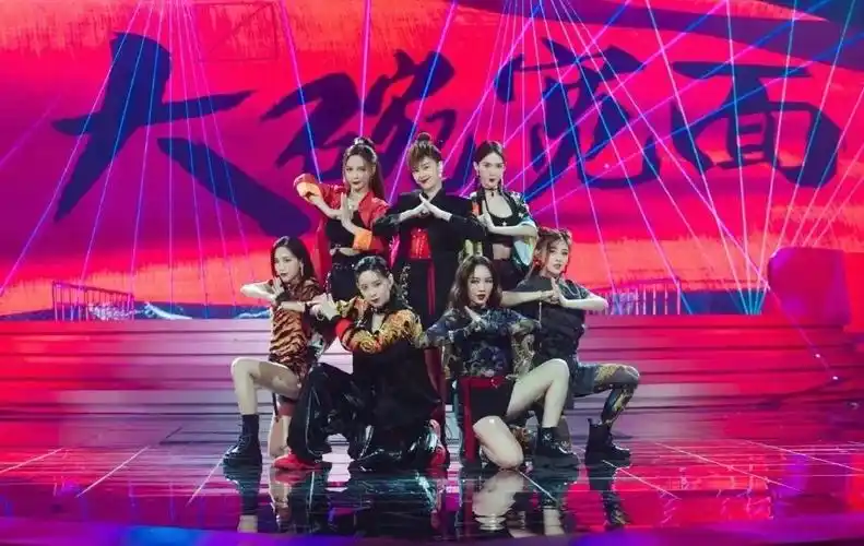 伊能静穿公主裙宁静亮片装霸气张雨绮荧光绿全靠颜值撑姐姐女团造型大