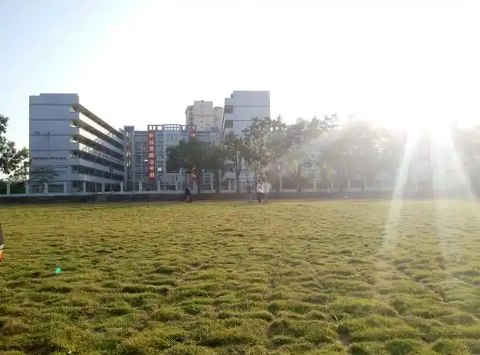 广东茂名市第十中学