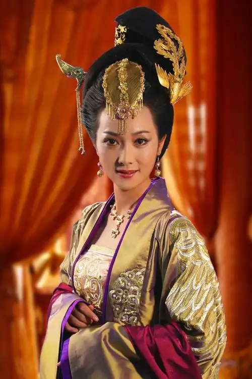 14岁的蒋林静,近期在各大跳水比赛中频频崭露头角,俨然成为了新生代