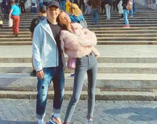 大s|皮裙|董子健|高跟鞋_网易订阅