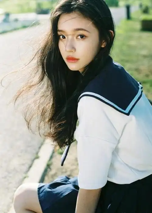 林允京郊踏青胶片清纯女高微风