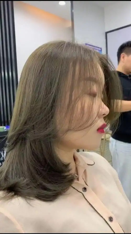 2020锁骨发 青木亚麻色 适合圆脸.方脸打造轻奢高级感