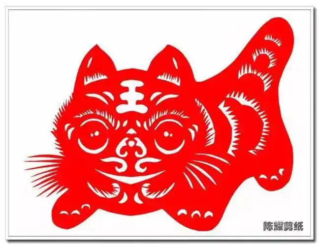别买窗花春联啦快跟剪纸大师剪个小老虎