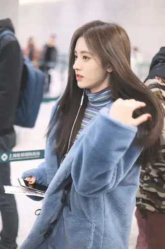 鞠婧祎精致甜美机场街拍图片24