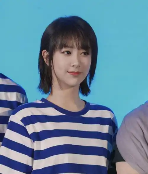 杨紫拼命漂亮瘦成"巴掌脸",看到新剧男主,网友:换我也有压力_身材