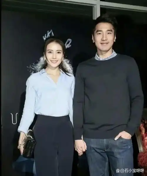 赵又廷高圆圆一起送女儿上学